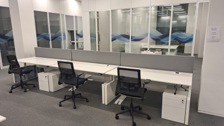 Nieuw binnen grote partij Ahrend Four-Two meubilair