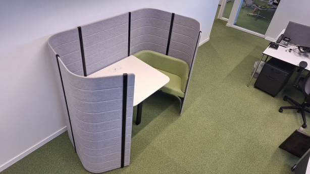 Nieuw binnen: 2e hands akoestische vergaderbox – Vitra Focus