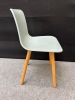 Design bezoekersstoel Vitra HAL R Wood (2e hands) 71570
