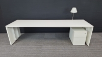 Directiebureau Fantoni met ladenblok 2e keus