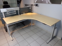 Elektrisch zit/sta hoekbureau Steelcase 1600x1600