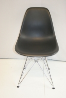 Vitra Eames DSR Plastic Chair Zwart
