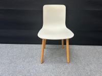 Design bezoekersstoel Vitra HAL R Wood (2e hands)