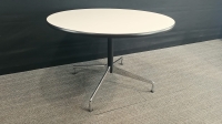 Vergadertafel Vitra Eames segmented table