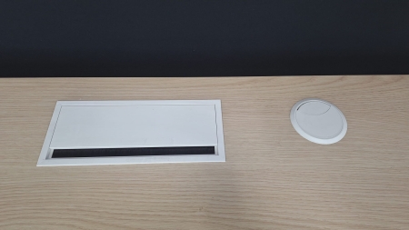 Bureau Ahrend met ladenblok 2e keus