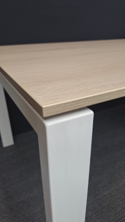 Bureau Ahrend met ladenblok 2e keus