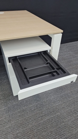 Bureau Ahrend met ladenblok 2e keus