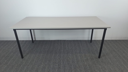 2 stuks kantinetafel FLOKK 2e keus