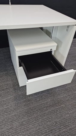 Directiebureau Fantoni met ladenblok 2e keus