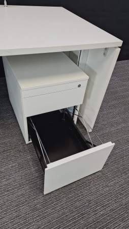 Directiebureau Fantoni met ladenblok 2e keus