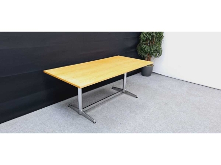 Retro vergadertafel CEKA