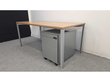 Bureau BENE met ladenblok Drisag