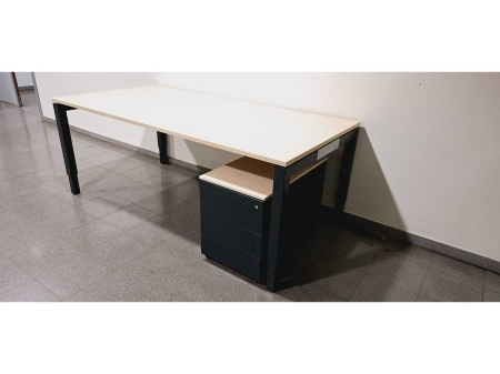 Bureau Pami met ladenblok