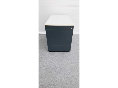 Bureau Pami met ladenblok