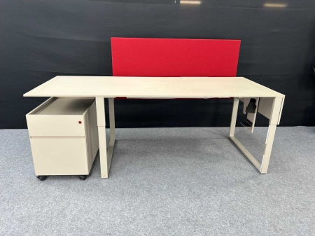 Bureau BULO met ladenblok