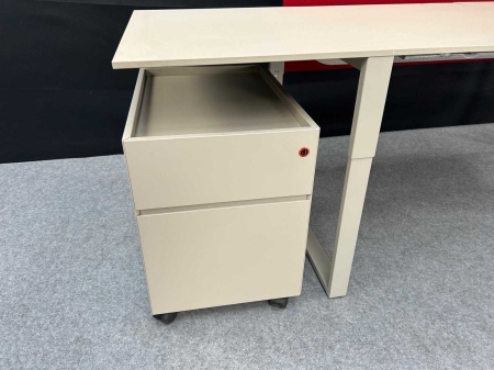 Bureau BULO met ladenblok