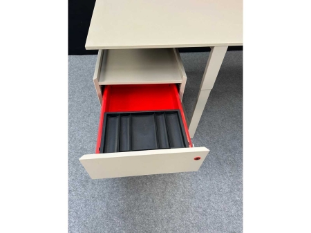 Bureau BULO met ladenblok
