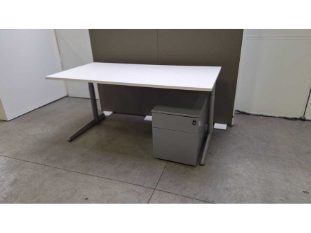 Bureau Ahrend 500 met ladenblok