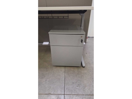 Bureau Ahrend 500 met ladenblok