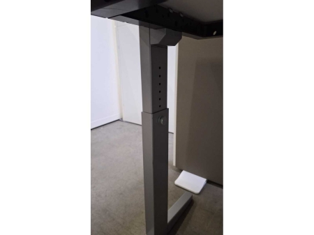 Bureau Ahrend Four-Two met ladenblok
