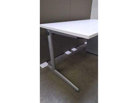 Bureau Ahrend 500 met ladenblok