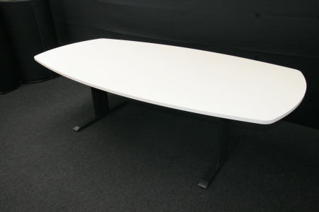 Refurbished vergadertafel Pami