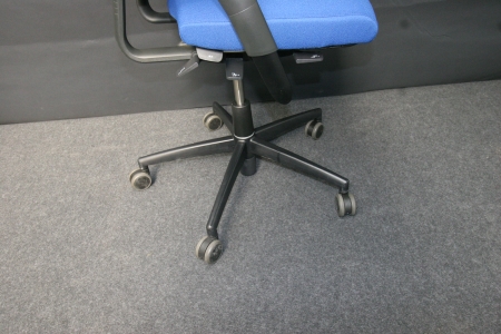 Ergonomische bureaustoel BMA Axia 2.4 met hoofdsteun (2e hands)
