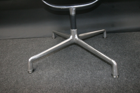 VITRA SOFT PAD CHAIR EA 208 (2e hands)