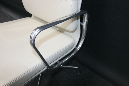 VITRA SOFT PAD CHAIR EA 208 (2e hands)