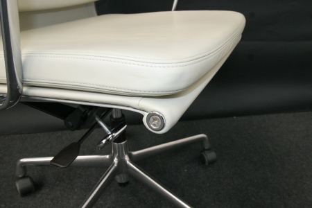 VITRA SOFT PAD CHAIR EA 217