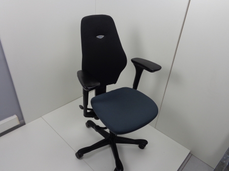 SUPERPROMO Ergonomische bureaustoel Kinnarps PLUS(6) bicolor zwart/antraciet grijs (2e hands)