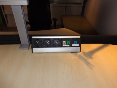 Elektrisch zit/sta hoekbureau Steelcase 1600x1600