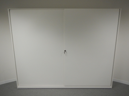 Schuifdeurkast Ahrend 1950 x 2400 (2e hands)