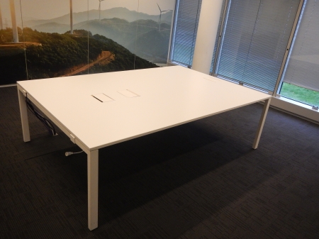 Vergadertafel Vitra 2400 x 1600 Wit