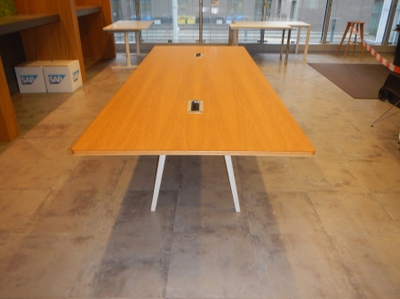 Vergadertafel Vitra Joyn 3200 x 1200 kers