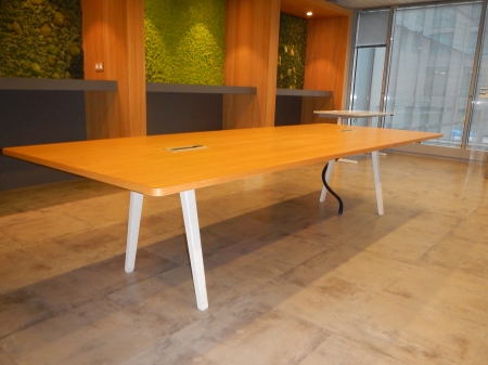 Vergadertafel Vitra Joyn 3200 x 1200 kers