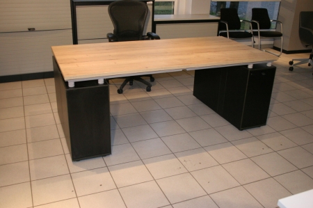 Directiebureau Bulo M2000 met nieuw werkblad