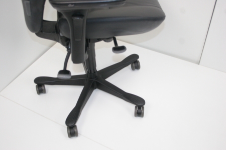 SUPERPROMO!! Ergonomische bureaustoel Kinnarps PLUS(6) in zwart leder (2e hands)