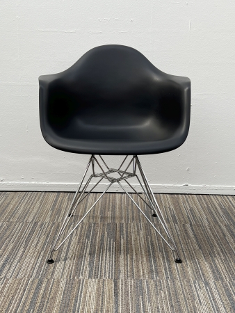 Vitra Eames DAR Plastic Chair Black