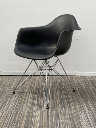 Vitra Eames DAR Plastic Chair Black