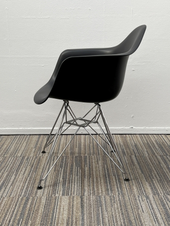 Vitra Eames DAR Plastic Chair Black