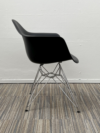Vitra Eames DAR Plastic Chair Black