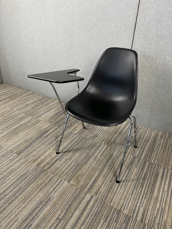 Vitra Eames DSS Plastic Chair Zwart met werkbord