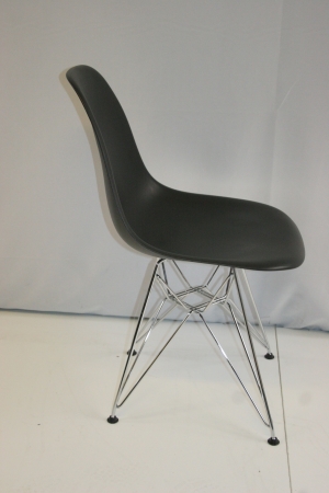 Vitra Eames DSR Plastic Chair Zwart