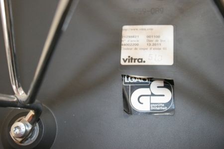 Vitra Eames DSR Plastic Chair Musterd