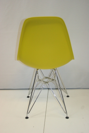 Vitra Eames DSR Plastic Chair Musterd
