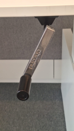 Bureau Ahrend Four Two met ladenblok