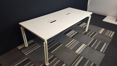 Table de conférence design BULO H2O