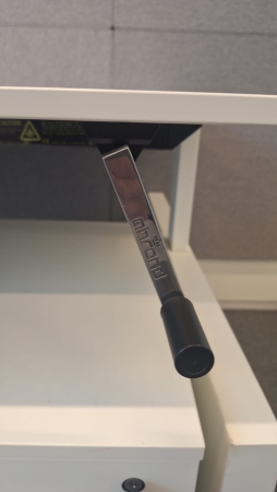 Bureau Ahrend Four Two met ladenblok