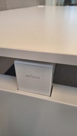 Bureau Ahrend Four Two met ladenblok